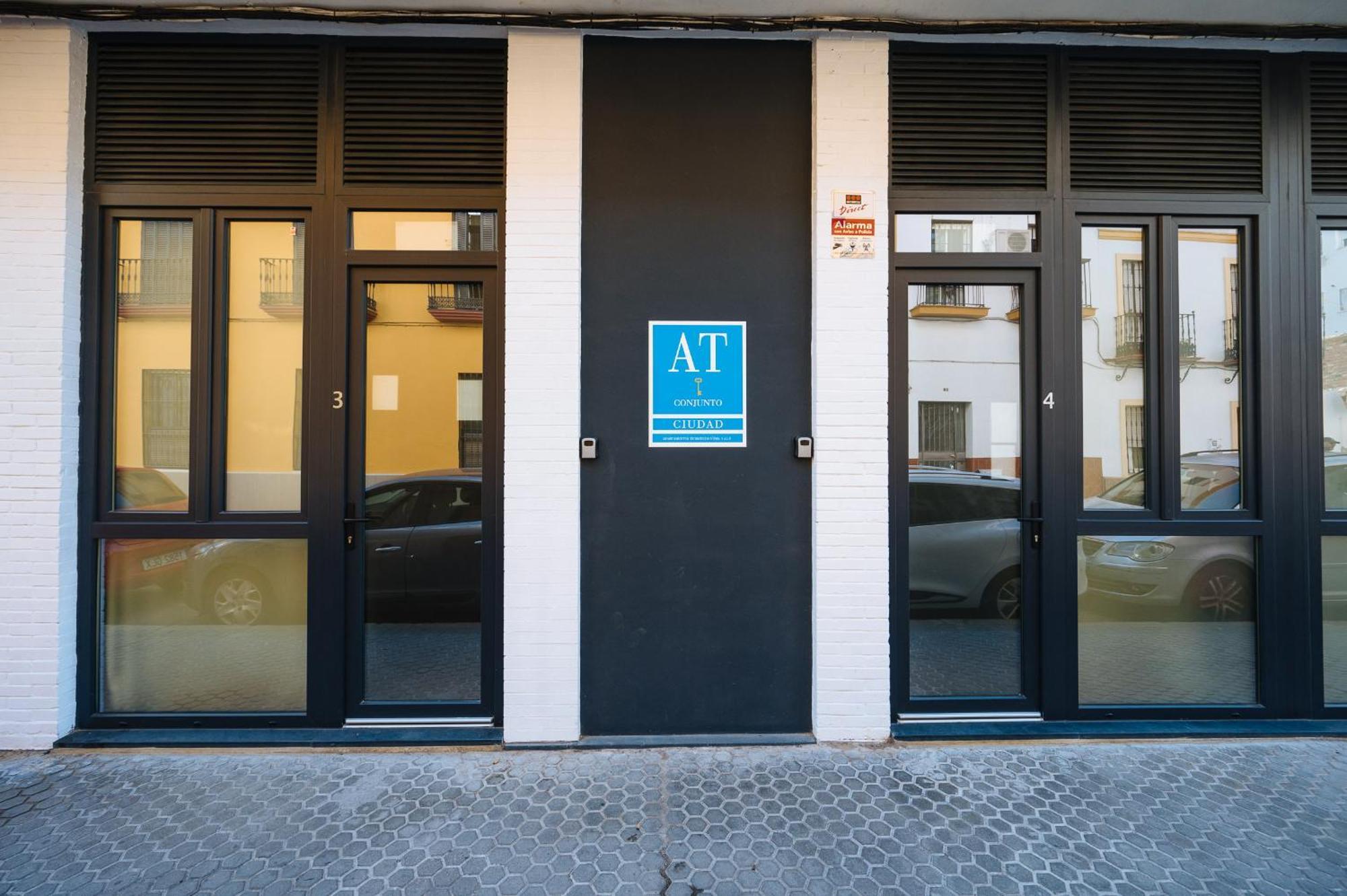 New Hostly Alameda Apartments Seville Luaran gambar